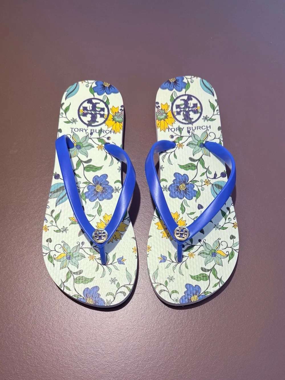 NWOT Tory Burch Wisteria Blue White Lark Gold Logo Flip Flops Size 5